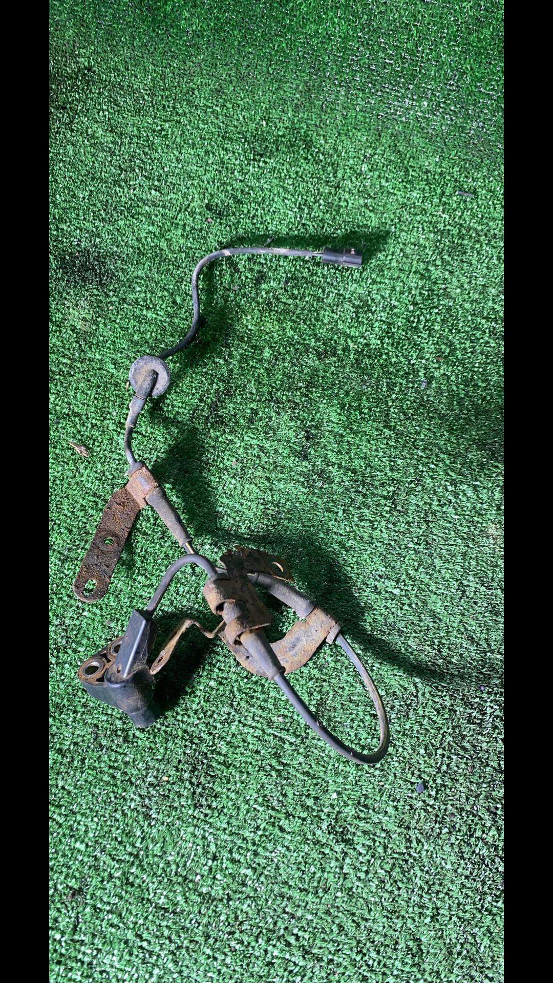 датчик ABS Mazda Xedos 9 1 поколение 1997, 2.3 л., бензин - фото №1