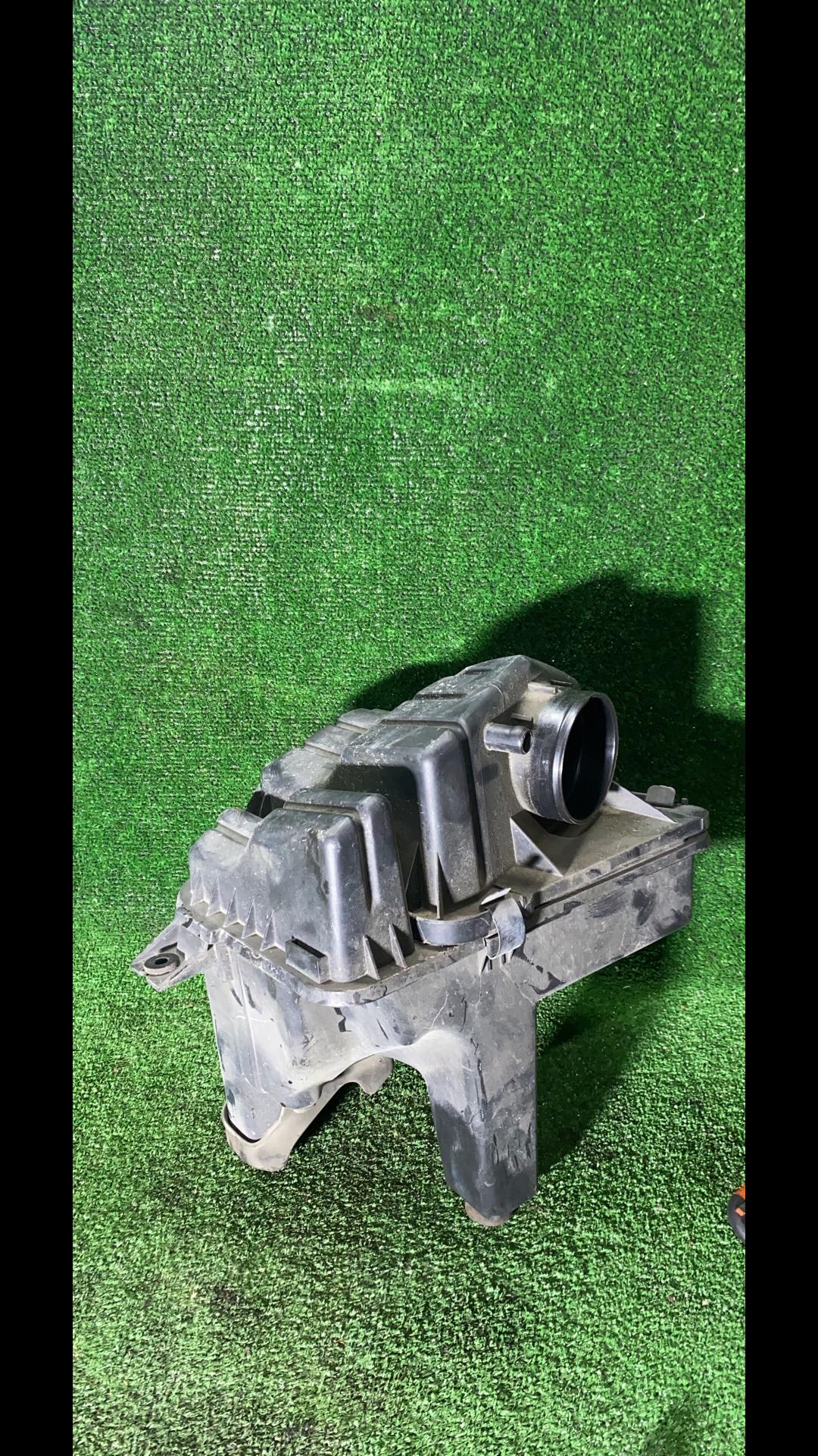 корпус воздушного фильтра Chrysler Town and Country 4 поколение 2005, 3.8 л., EGH, бензин, АКПП, передний привод - фото №1