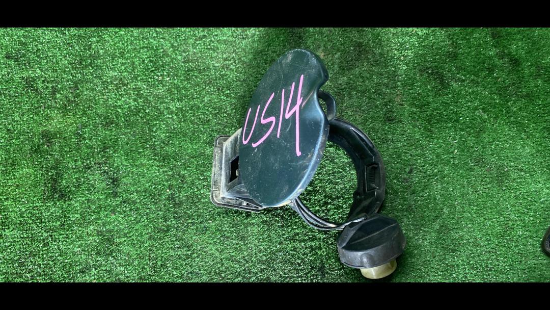 лючок топливного бака Chrysler Town and Country 4 поколение 2005, 3.8 л., EGH, бензин, АКПП, передний привод - фото №1