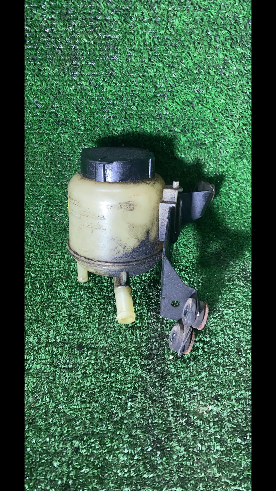 бачок гидроусилителя Infiniti G 4 поколение 2008, 3.7 л., бензин, АКПП, купе, задний привод - фото №1