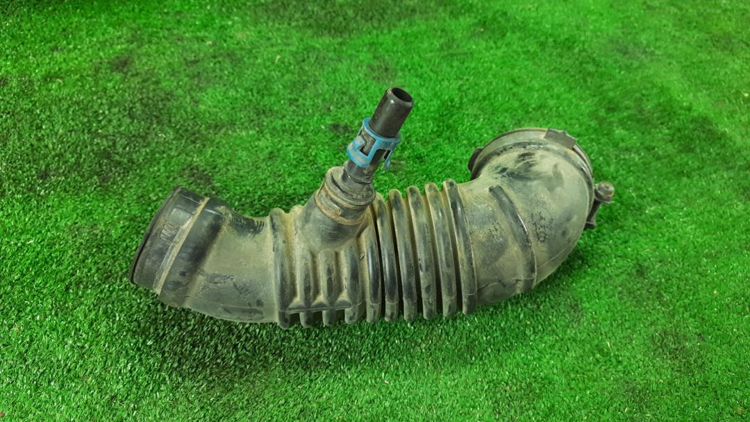 патрубок воздушного фильтра Mazda CX-7 1 поколение 2008, 2.3 л., бензин - фото №1