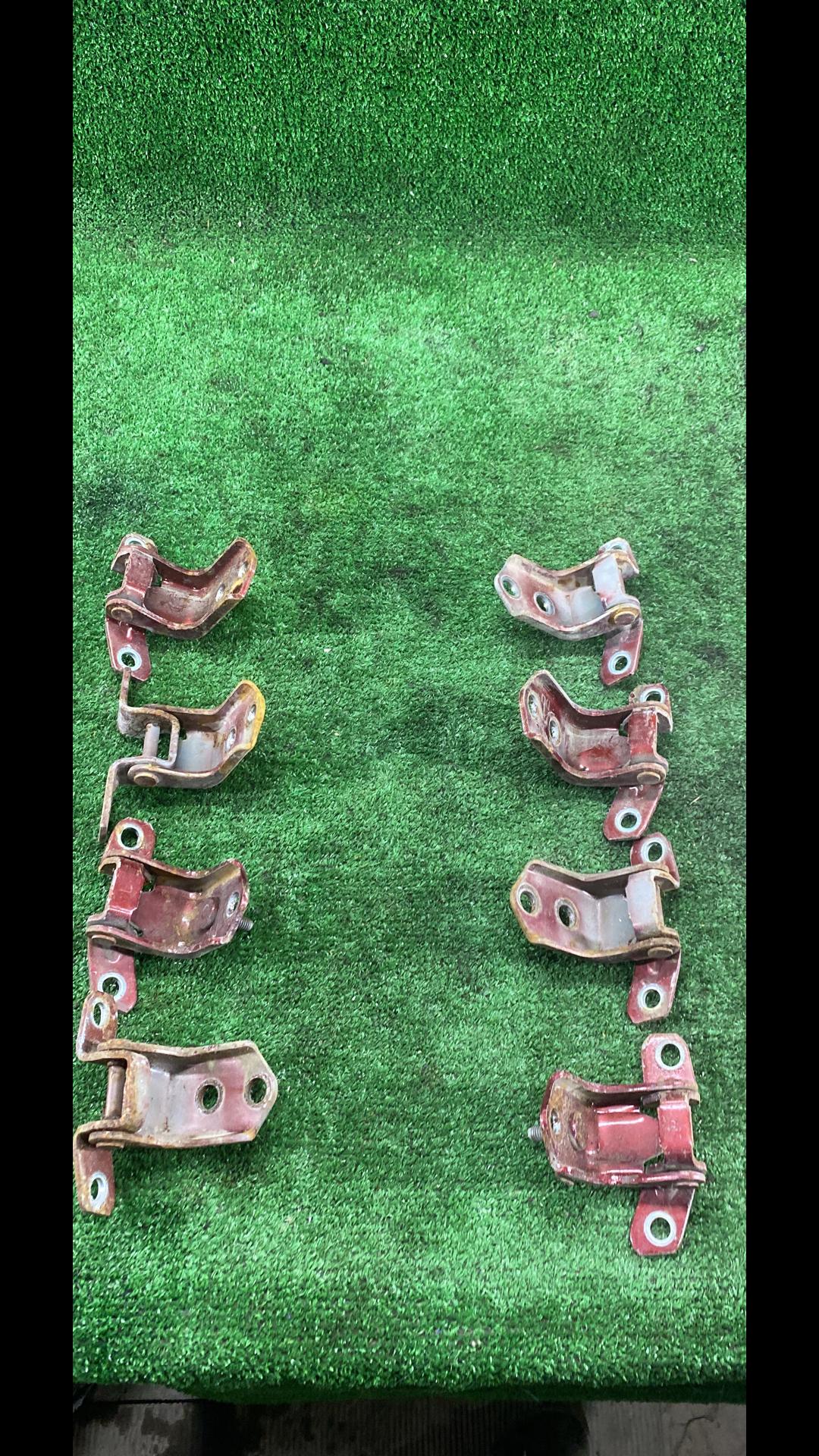 петля двери Mazda CX-7 1 поколение 2008, 2.3 л., бензин - фото №1