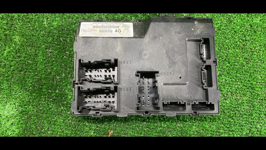 блок комфорта Ford Fiesta 6 поколение 2012, 1.6 л., бензин, хетчбэк 5 дв., передний привод - фото №1