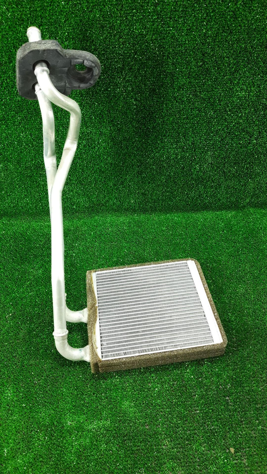 радиатор отопителя (печки) Ford Fiesta 6 поколение 2012, 1.6 л., бензин, хетчбэк 5 дв., передний привод - фото №1