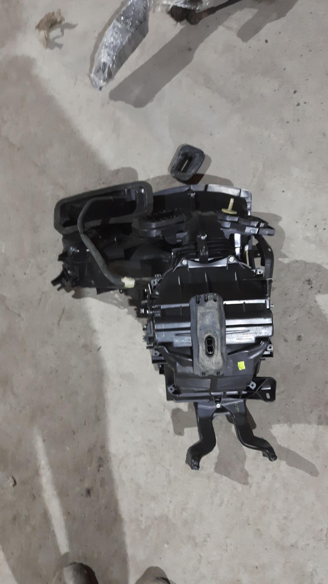 отопитель в сборе (печка) Ford Fiesta 6 поколение 2012, 1.6 л., бензин, хетчбэк 5 дв., передний привод - фото №1