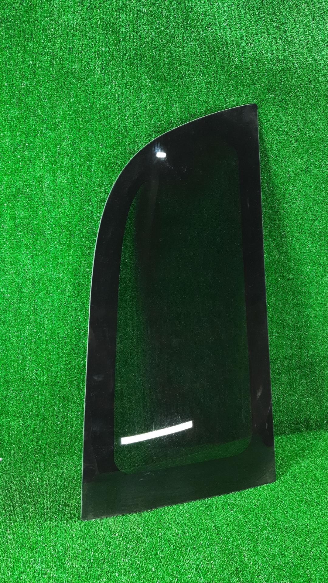 стекло кузовное боковое левое Dodge Grand caravan 5 поколение 2010, 3.6 л., бензин, АКПП, минивэн, передний привод - фото №1