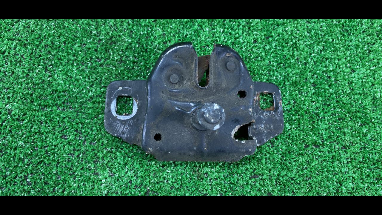 замок капота Dodge Grand caravan 5 поколение 2010, 3.6 л., бензин, АКПП, минивэн, передний привод - фото №1