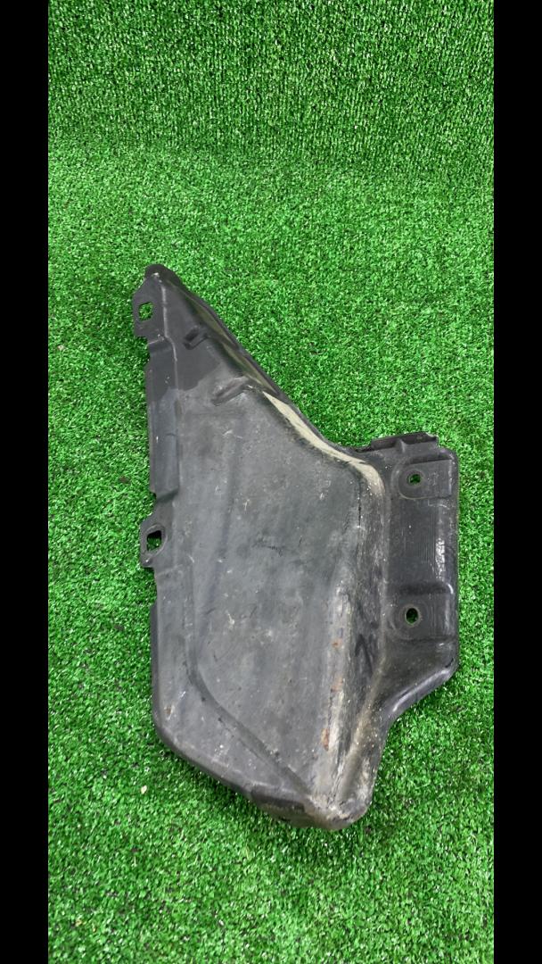 защита арок задняя правая (подкрылок) Mitsubishi Outlander 2 поколение 2008, 3.0 л., i, 6B31, бензин, красный, внедорожник 5 дв., полный привод - фото №1