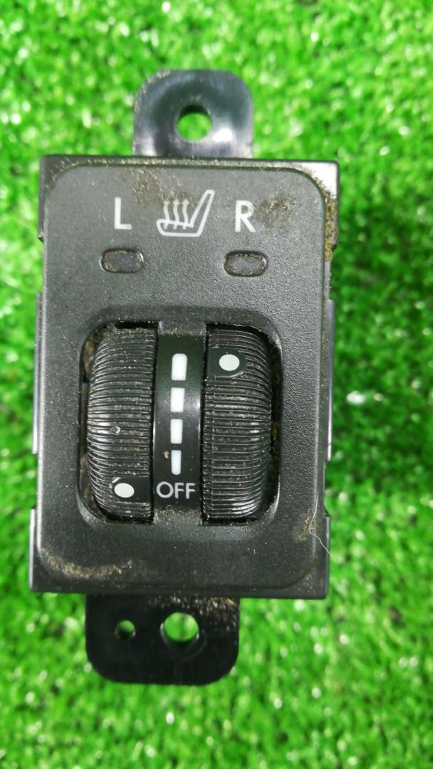 кнопка обогрева сидений Subaru Forester 3 поколение (SH) 2010, 2.5 л., EJ253, бензин, АКПП, голубой, хетчбэк 5 дв., полный привод - фото №1