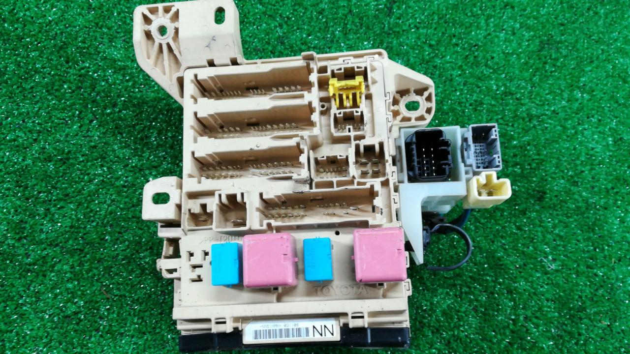 блок предохранителей Toyota Camry 7 поколение XV40 2009, 2.4 л., i, 2AZ-FE, бензин, АКПП, белый, седан, передний привод, NN51HMH031108 - фото №1