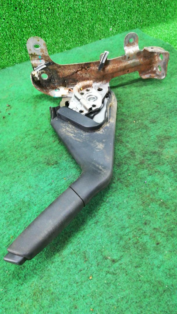 рычаг ручного тормоза (ручника) Chevrolet Equinox 1 поколение 2005, 3.4 л., бензин, АКПП, хетчбэк 5 дв., полный привод - фото №1