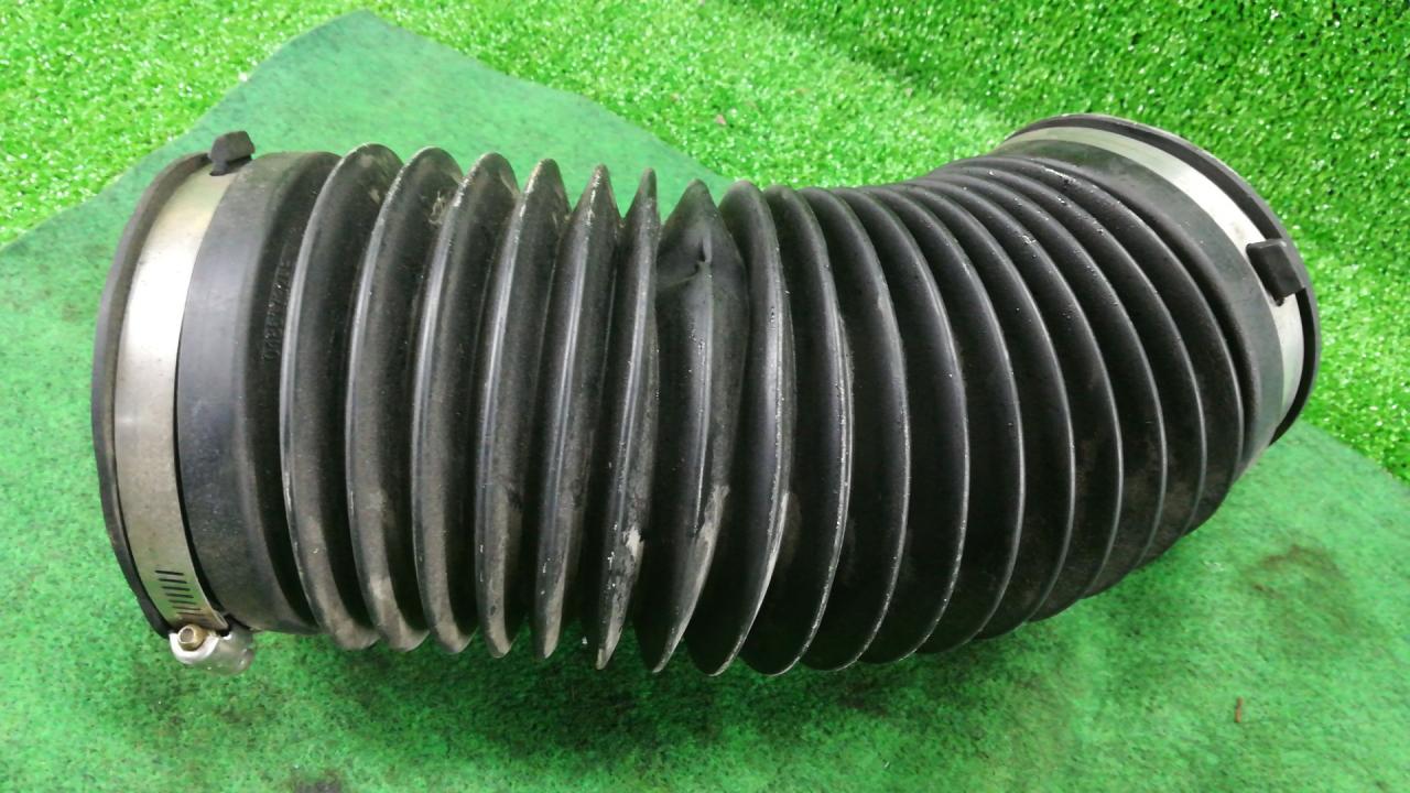 патрубок воздушного фильтра Dodge Grand caravan 5 поколение 2010, 3.6 л., бензин, АКПП, минивэн, передний привод - фото №1