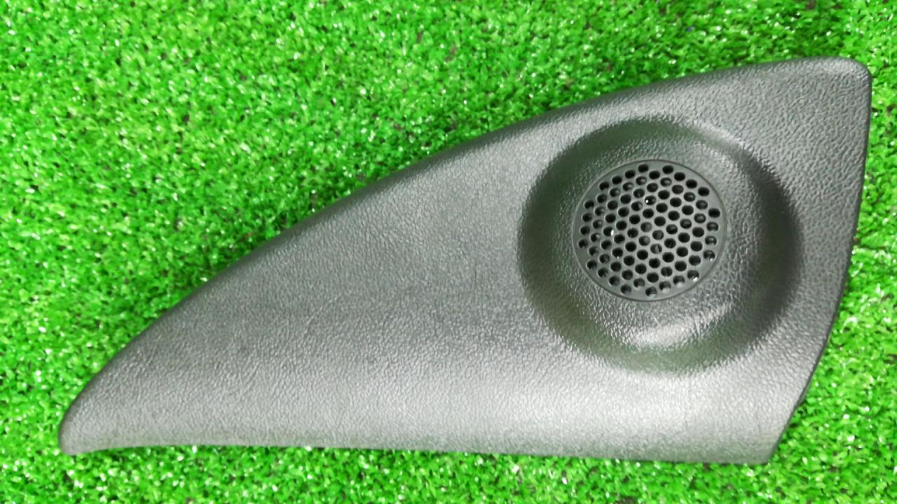 уголок двери внутренний Chevrolet Equinox 1 поколение 2005, 3.4 л., бензин, АКПП, хетчбэк 5 дв., полный привод - фото №1