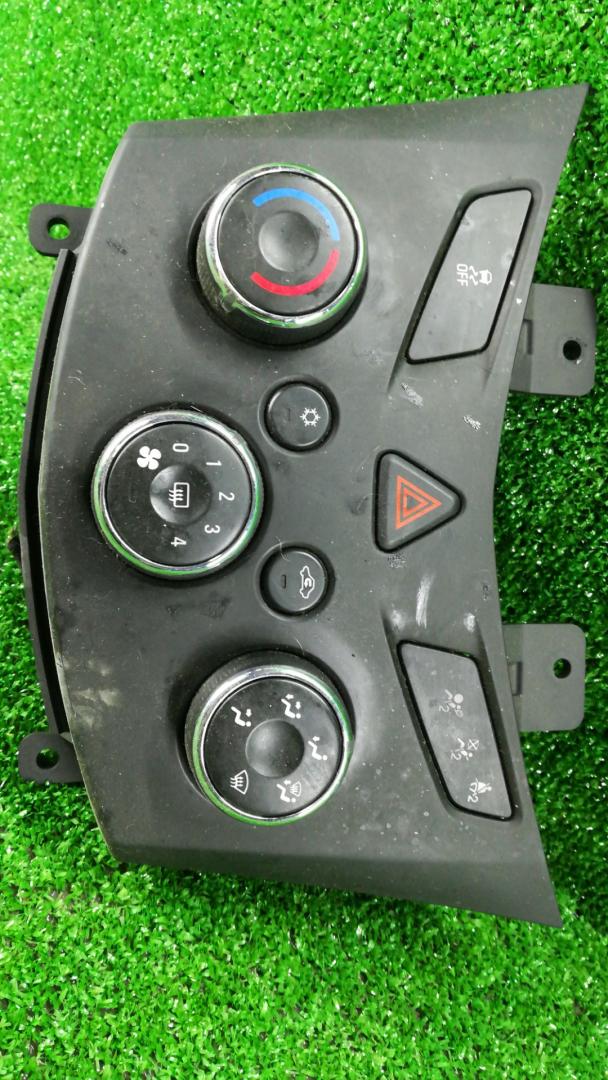 блок управления печки / климат-контроля Chevrolet Trax 1 поколение 2014, 1.4 л., бензин, АКПП, хетчбэк 5 дв., передний привод - фото №1