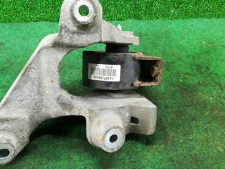 кронштейн двигателя Dodge Grand caravan 5 поколение 2010, 3.6 л., бензин, АКПП, минивэн, передний привод