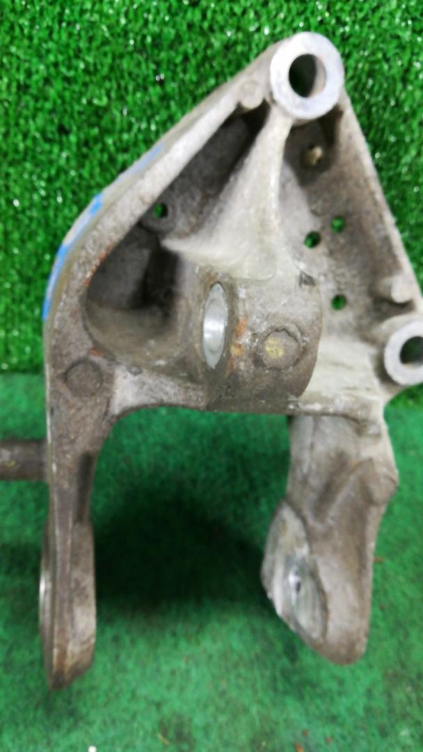 кронштейн двигателя Dodge Grand caravan 5 поколение 2010, 3.6 л., бензин, АКПП, минивэн, передний привод - фото №1