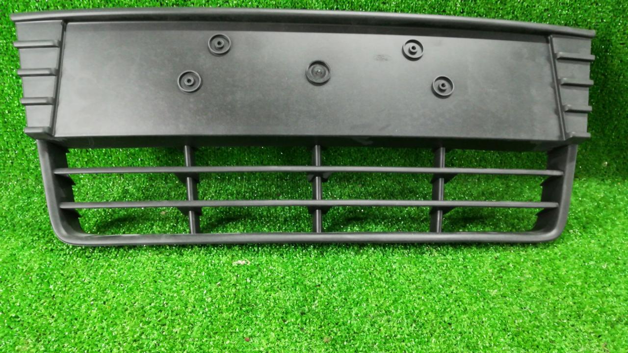 заглушка (решетка) в бампер Ford Focus 3 поколение 2014, 1718734 - фото №1