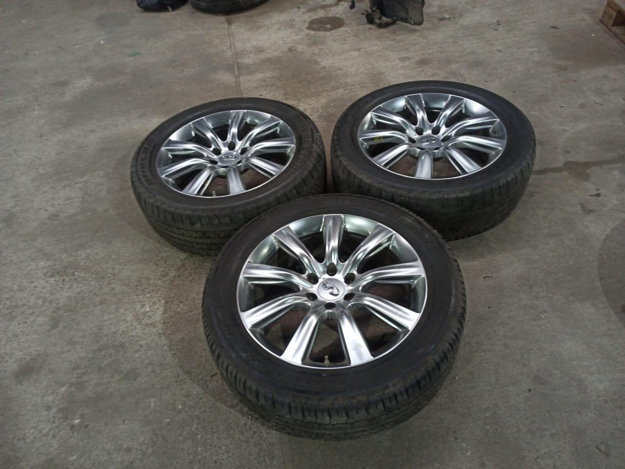 диск литой Infiniti QX80 1 поколение Z62 2014, 5.6 л., VK56DE, бензин, АКПП, белый, внедорожник 5 дв., задний привод - фото №1