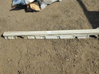 накладка на порог BMW 5 серия F10/F11 [рестайлинг] F10 2013, 2.0 л., D, N47 D20 C, дизель, МКПП, белый, седан, задний привод, правый руль, 8049003