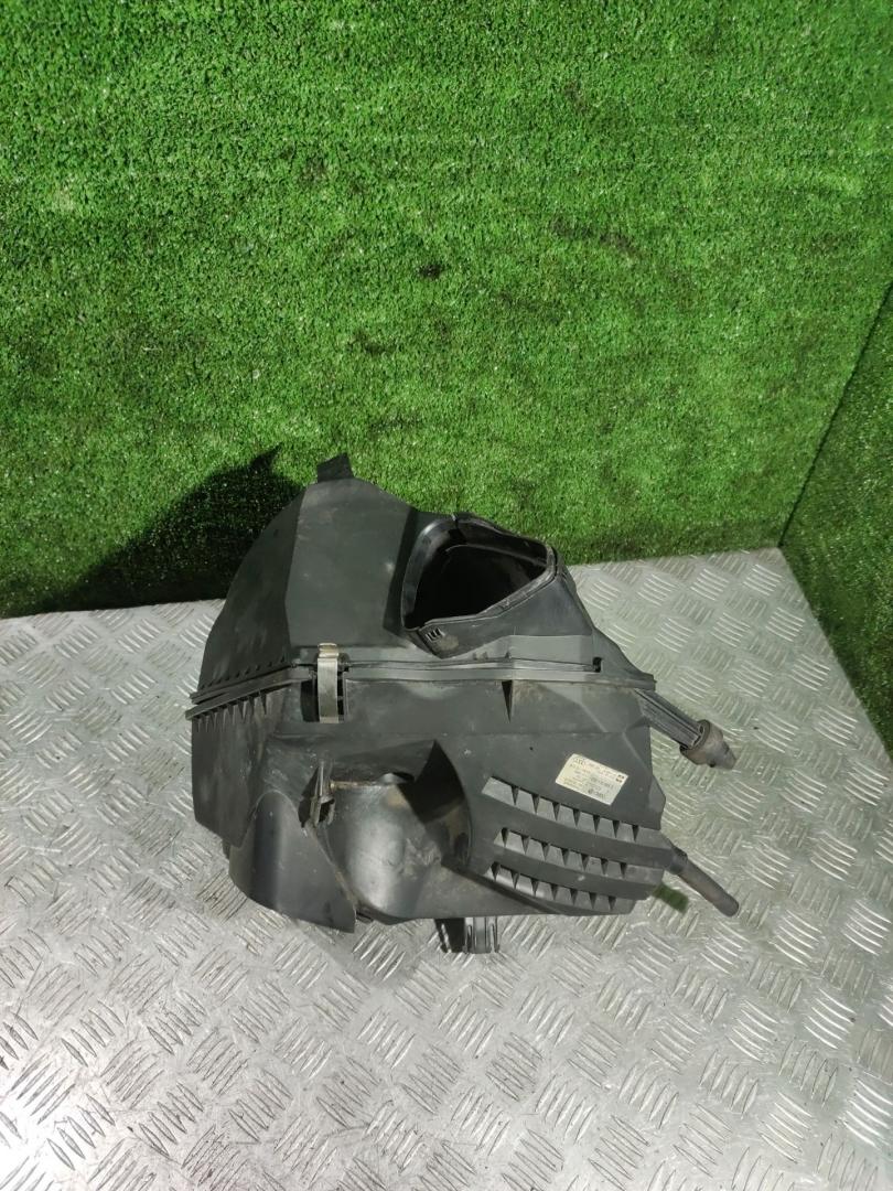 корпус воздушного фильтра Audi A6 4F/C6 2005, 3.0 л., BMK, дизель, АКПП, универсал, полный привод, 059133835E - фото №1