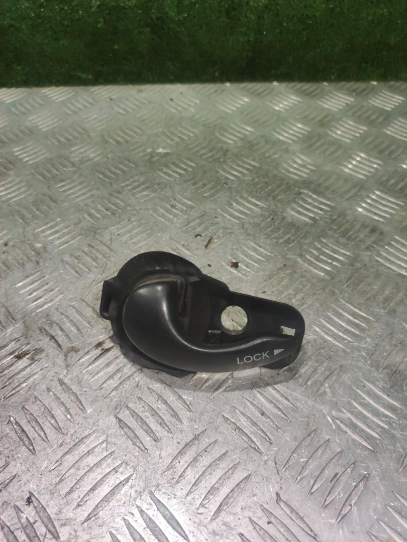 ручка внутренняя передняя левая Fiat Palio 1 поколение 2000, 1.2 л., бензин, МКПП, универсал - фото №1