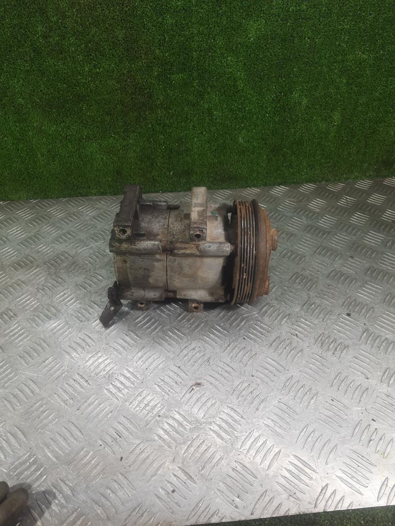 компрессор кондиционера Ford Fiesta 4 поколение 1997, 1.3 л., бензин, МКПП, хетчбэк 5 дв. - фото №1