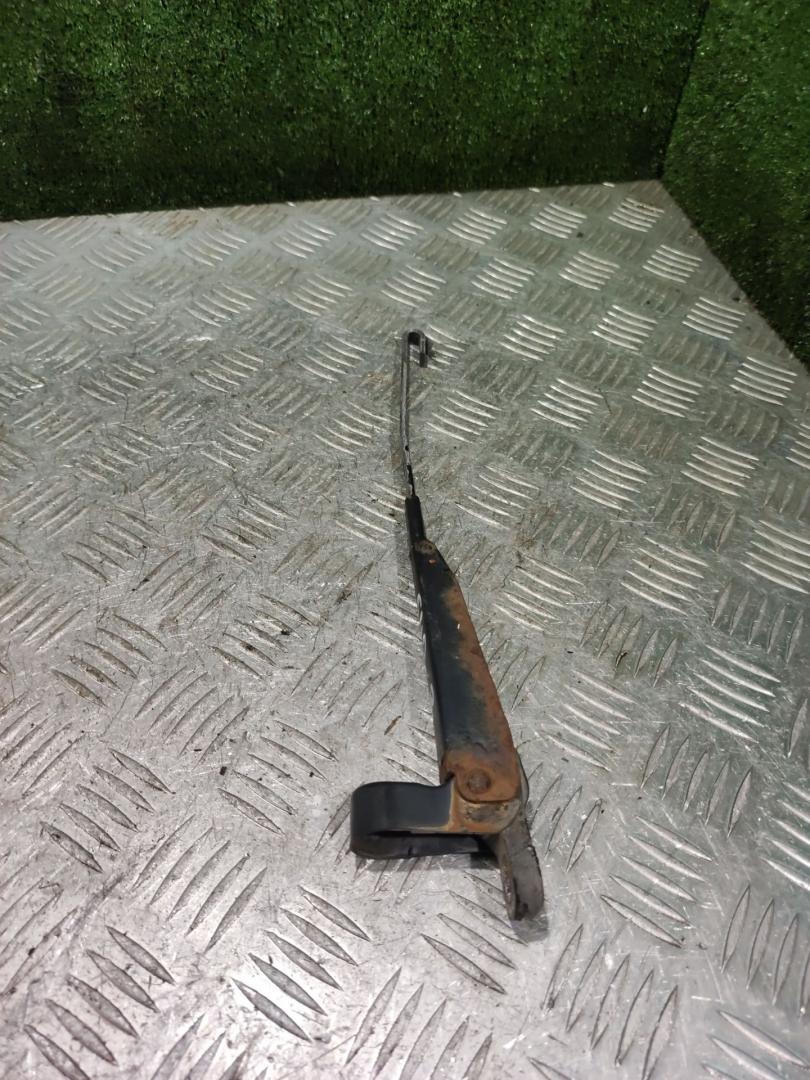 щеткодержатель задний Peugeot 106 1 поколение 1996, 1.1 л., бензин, МКПП, хетчбэк 3 дв. - фото №1