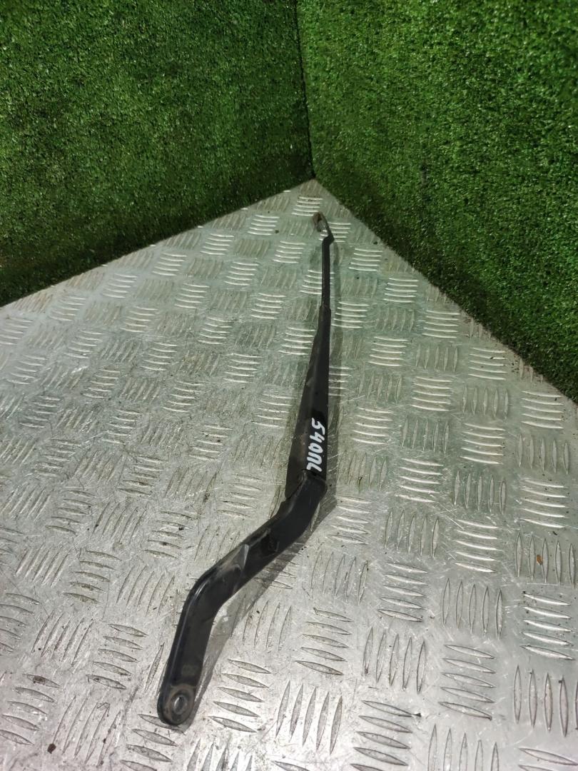 щеткодержатель (поводок стеклоочистителя, дворник) Peugeot 106 1 поколение 1996, 1.1 л., бензин, МКПП, хетчбэк 3 дв. - фото №1