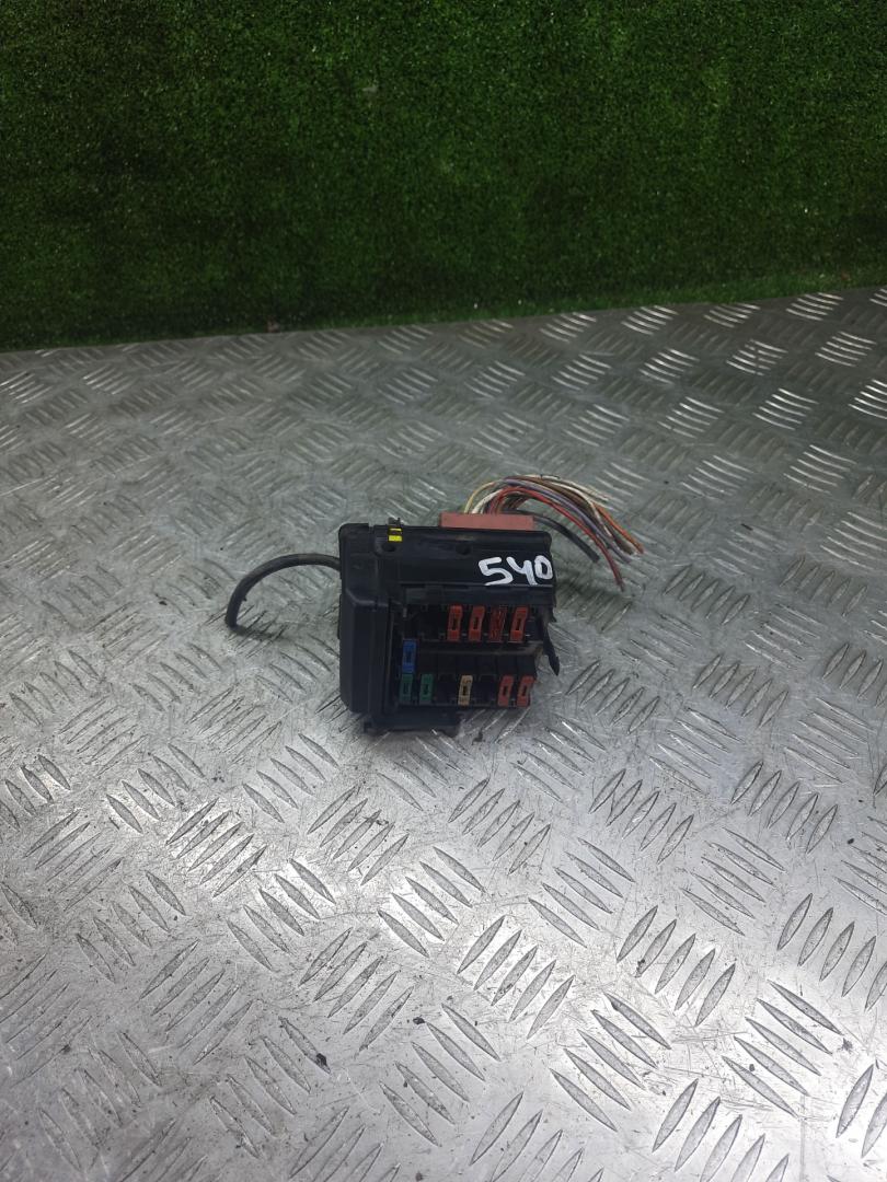 блок предохранителей Peugeot 106 1 поколение 1996, 1.1 л., бензин, МКПП, хетчбэк 3 дв. - фото №1