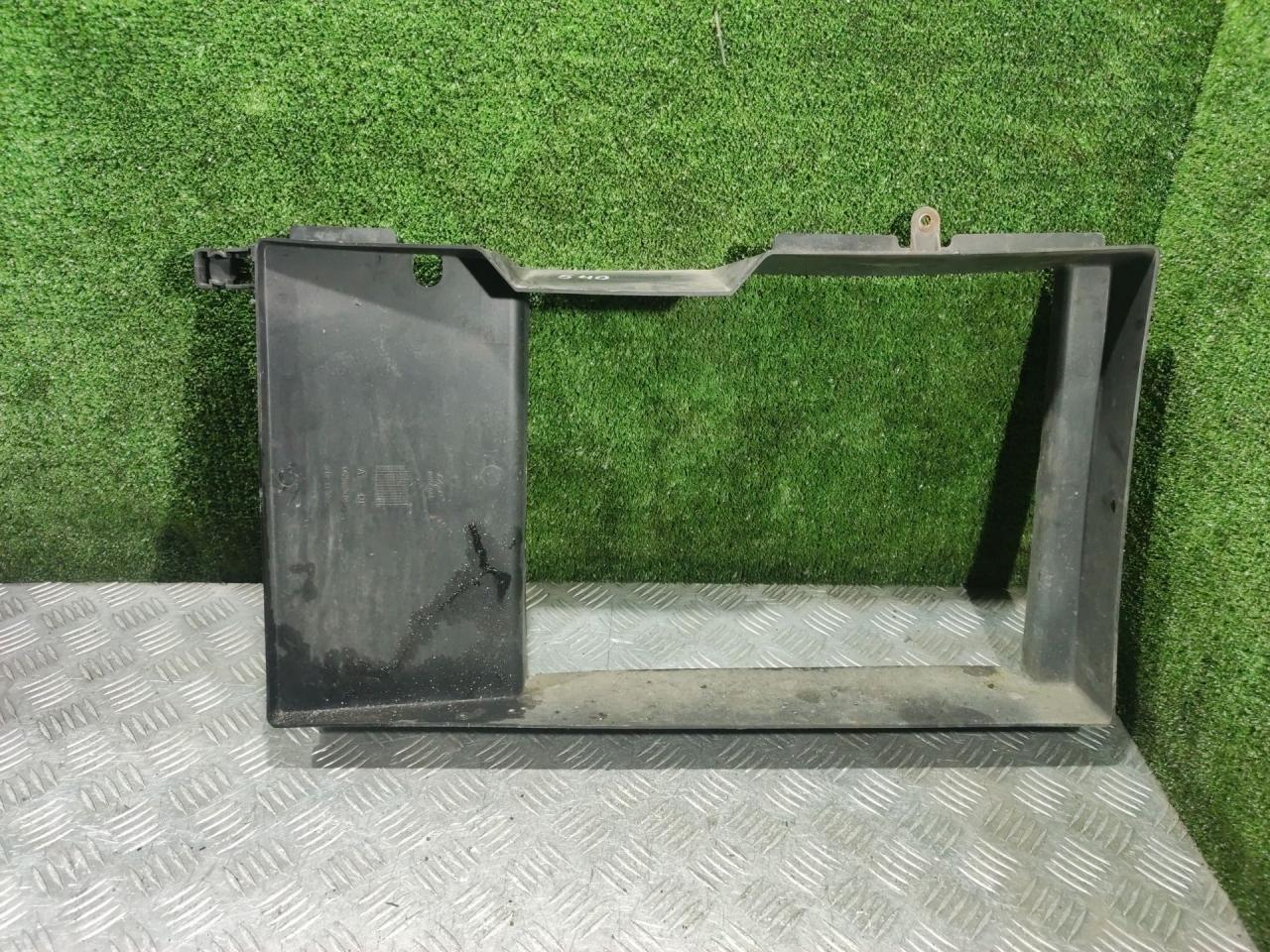 диффузор вентилятора Peugeot 106 1 поколение 1996, 1.1 л., бензин, МКПП, хетчбэк 3 дв. - фото №1