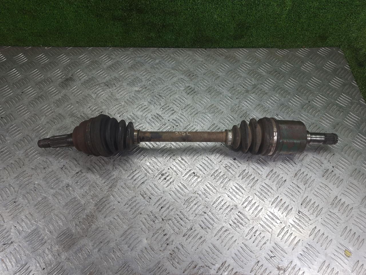 полуось передняя левая (приводной вал, ШРУС) Mazda 323 5 поколение 1997, 1.3 л., бензин, хетчбэк 3 дв. - фото №1