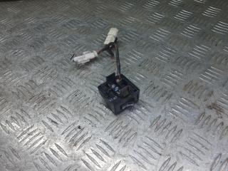 кнопка открытия багажника Mazda 323 6 поколение 2000, 1.5 л., бензин, МКПП, седан