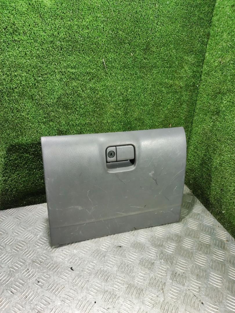 бардачок Mazda 323 6 поколение 2000, 1.5 л., бензин, МКПП, седан - фото №1