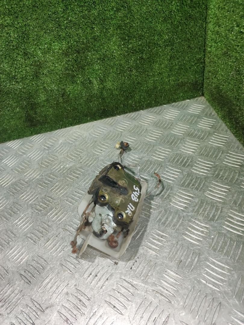 замок двери передней правой Toyota Corolla 7 поколение (E100) 1997, 1.3 л., 4E-FE, бензин, МКПП, хетчбэк 3 дв. - фото №1