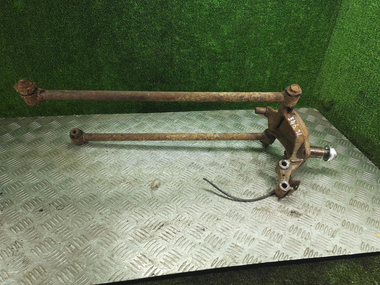 кулак задний левый Mazda 323 6 поколение 2000, 1.5 л., бензин, МКПП, седан - фото №1