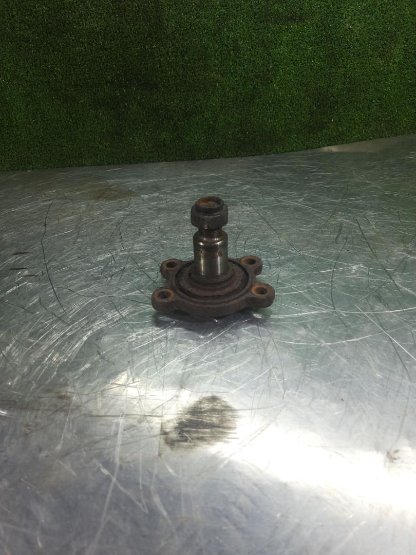 цапфа задняя Lada 2110 1 поколение 2007, 1.6 л., бензин, МКПП, седан - фото №1