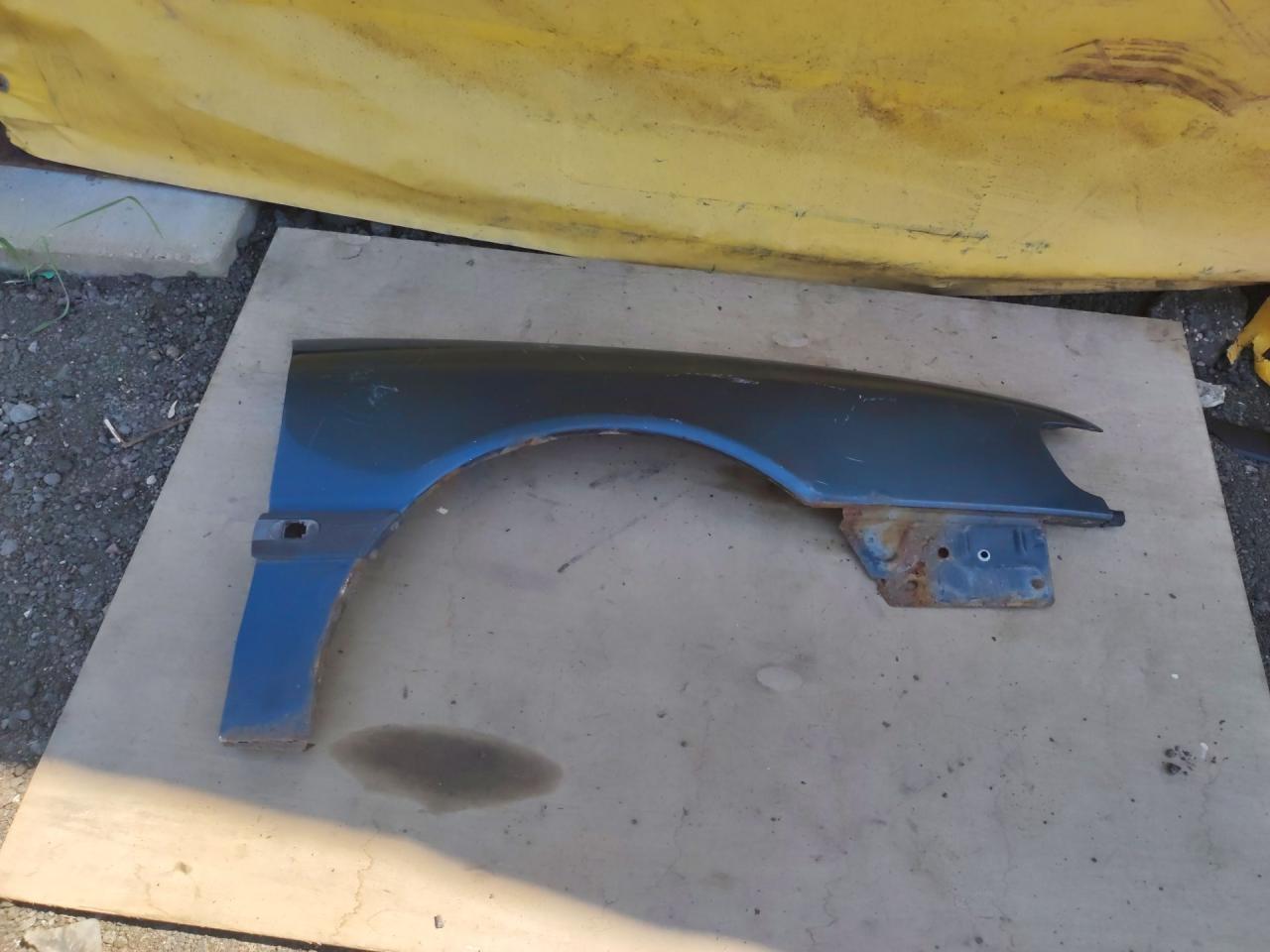крыло переднее правое Renault Safrane 1 поколение 1996, 2.2 л., бензин, МКПП, хетчбэк 5 дв. - фото №1