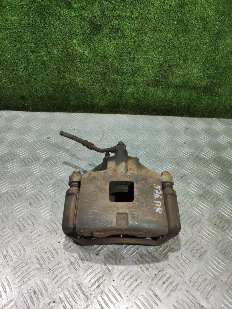 суппорт передний правый Opel Sintra 1 поколение 1998, 2.2 л., X 22 XE, бензин, МКПП, минивэн - фото №1