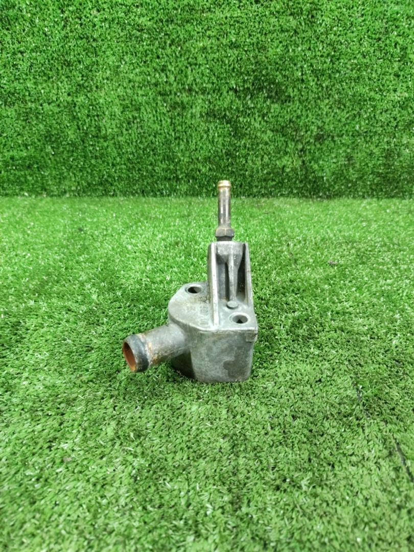 фланец (тройник) системы охлаждения Opel Sintra 1 поколение 1998, 2.2 л., X 22 XE, бензин, МКПП, минивэн, 90466781 - фото №1