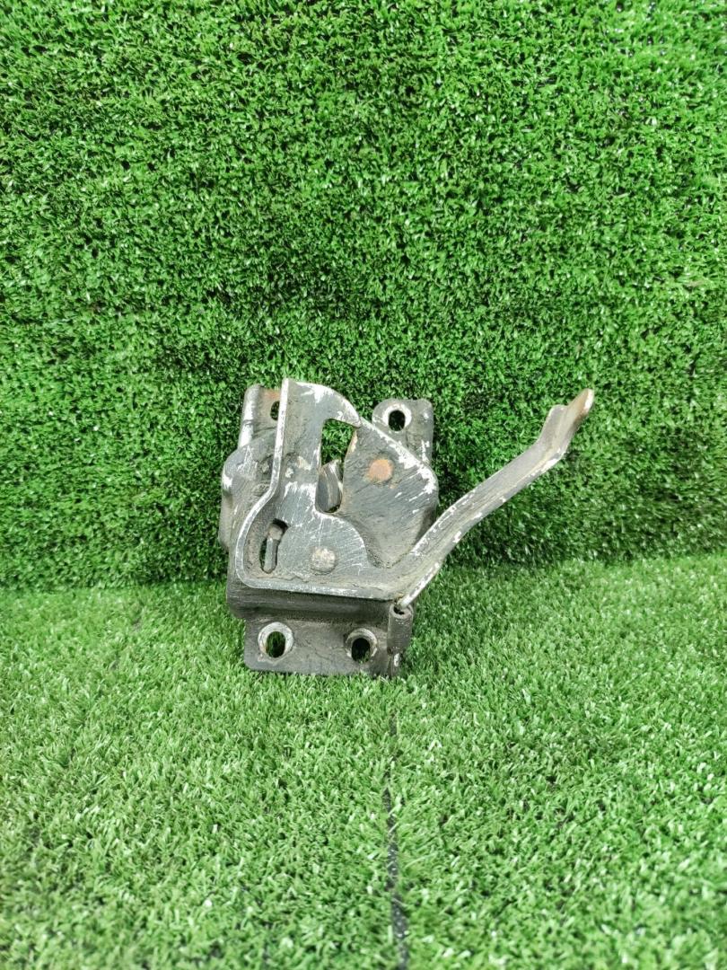 замок капота Suzuki Baleno 1 поколение 2000, 1.8 л., бензин, МКПП, универсал - фото №1