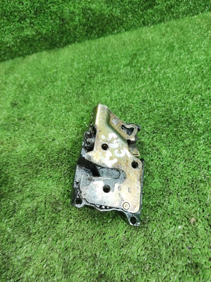 замок двери задней левой Opel Sintra 1 поколение 1998, 2.2 л., X 22 XE, бензин, МКПП - фото №1