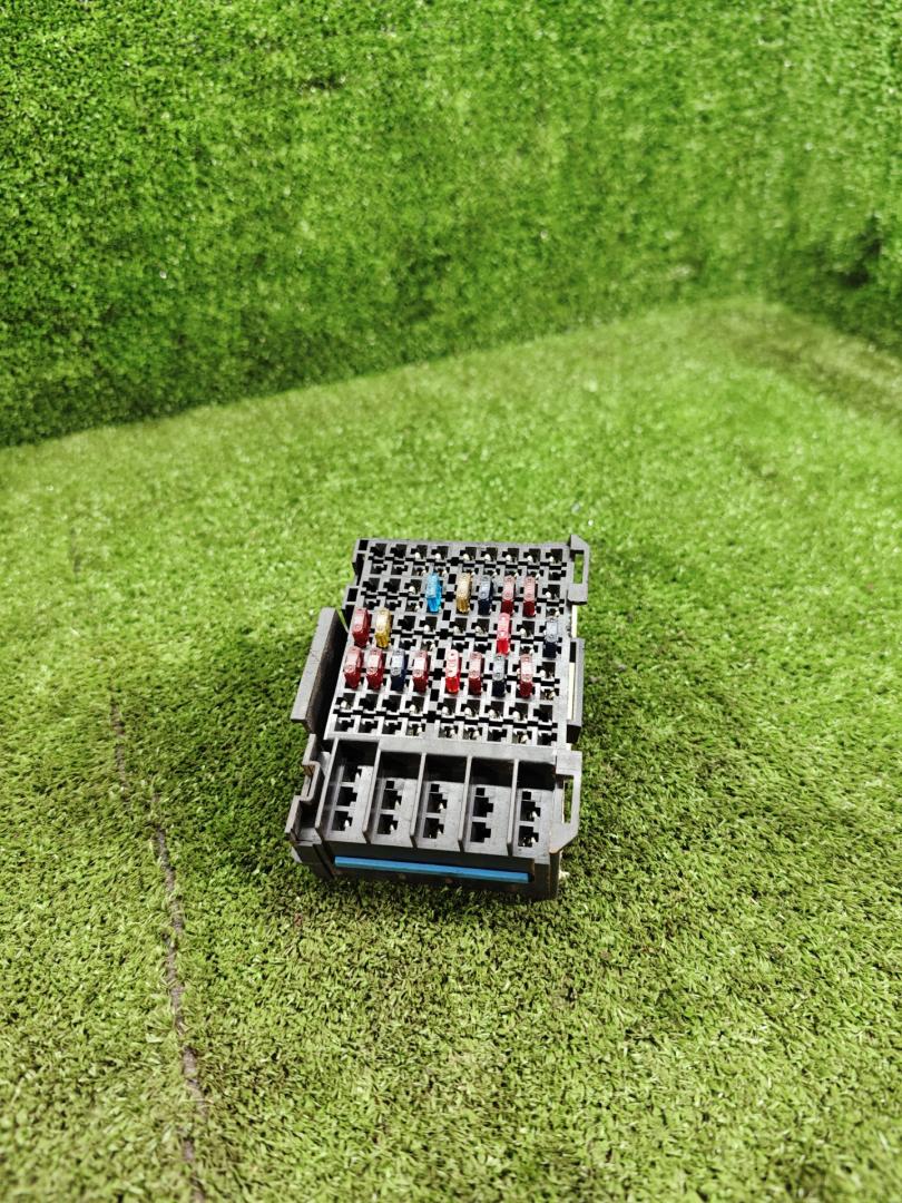 блок предохранителей Opel Sintra 1 поколение 1998, 2.2 л., X 22 XE, бензин, МКПП - фото №1