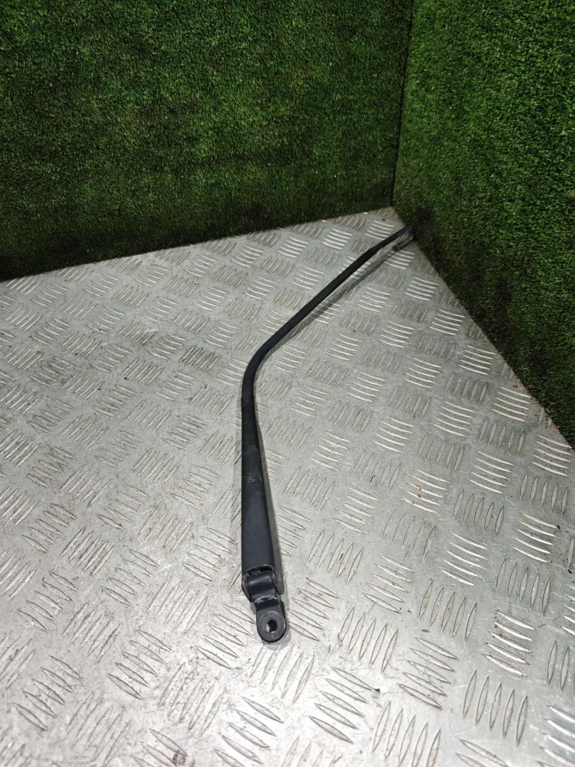 щеткодержатель задний Renault Laguna 1 поколение 1998, 1.8 л., бензин, МКПП, хетчбэк 5 дв. - фото №1