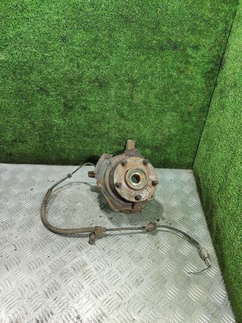 кулак поворотный правый Nissan Almera Tino V10 2002, 2.2 л., дизель, МКПП, минивэн - фото №1