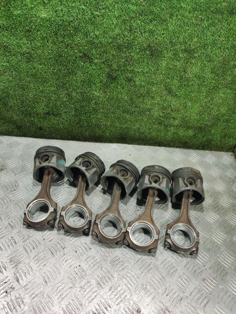 поршень Mercedes-Benz T1 207-210D W601 1993, 3.0 л., дизель, МКПП - фото №1