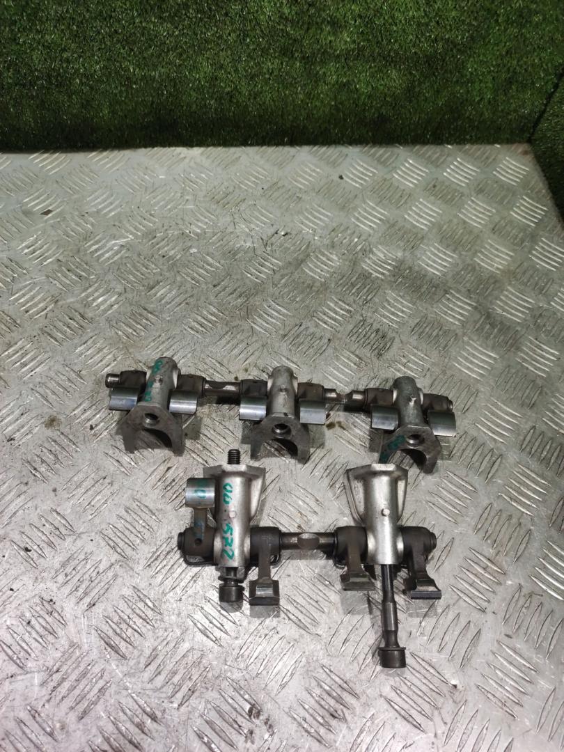 коромысло клапана (рокер) Mercedes-Benz T1 207-210D W601 1993, 3.0 л., дизель, МКПП - фото №1