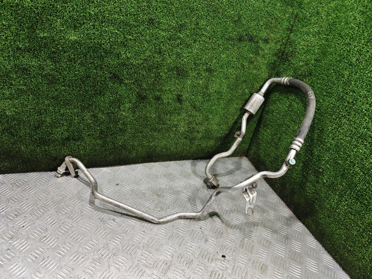 трубка кондиционера Nissan Almera Tino V10 2002, 2.2 л., дизель, МКПП, минивэн - фото №1