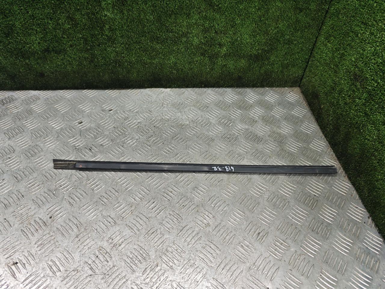 молдинг стекла Toyota Carina E 1 поколение T190 1997, 1.6 л., бензин, МКПП, седан - фото №1