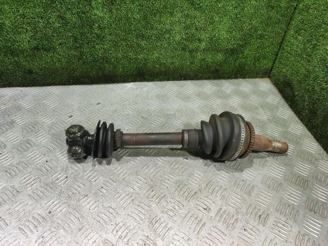 полуось передняя правая (приводной вал, ШРУС) Chrysler 300M 1 поколение 2002, 2.7 л., бензин, АКПП, седан - фото №1