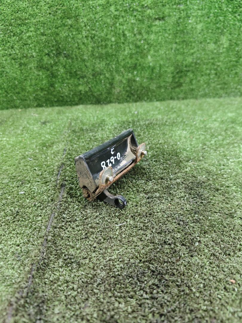 ручка открывания багажника Mitsubishi Space Wagon 3 поколение (Typ N50) 2000, 2.4 л., GDi, бензин, МКПП, минивэн - фото №1